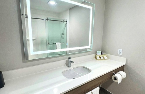 Saint Joseph Hotel | Holiday Inn Express & Suites St Joseph by IHG