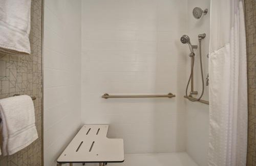 Schererville Hotel | Holiday Inn Express & Suites Schererville by IHG