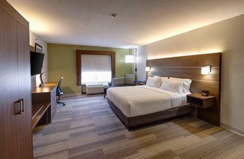 Shelbyville Hotel | Holiday Inn Express & Suites Shelbyville Indianapolis by IHG
