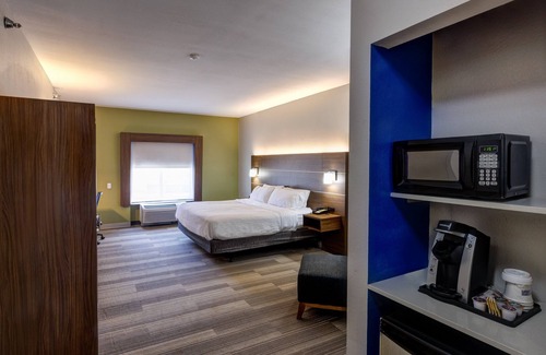 Shelbyville Hotel | Holiday Inn Express & Suites Shelbyville Indianapolis by IHG