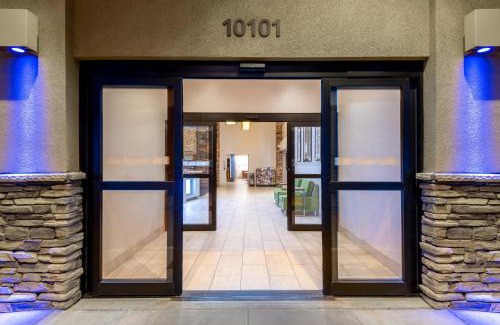 Wheat Ridge Hotel | Holiday Inn Express & Suites Wheat Ridge-Denver West by IHG
