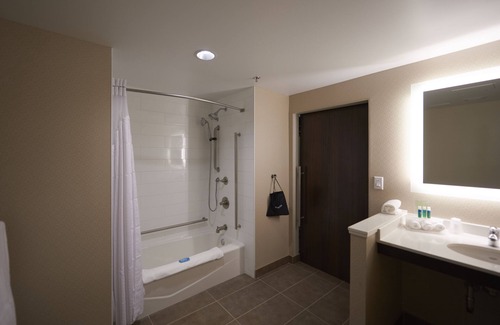 Terra Nova Hotel | Holiday Inn Express & Suites St John's Airport by IHG