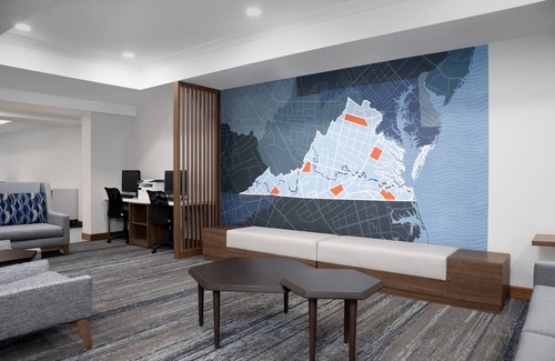 Jefferson Manor Hotel | Holiday Inn Express & Suites Alexandria - Fort Belvoir by IHG