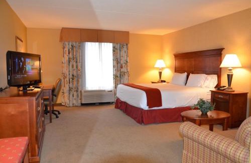 Bloomington Hotel | Holiday Inn Express & Suites Bloomington by IHG