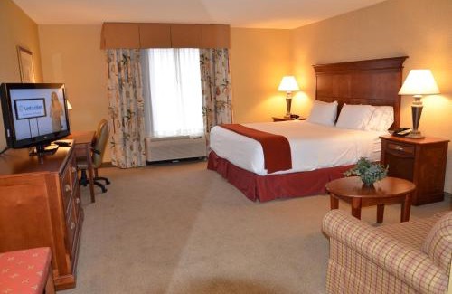 Bloomington Hotel | Holiday Inn Express & Suites Bloomington by IHG