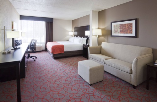 Bloomington Hotel | Holiday Inn Express & Suites Bloomington - MPLS Arpt Area W by IHG
