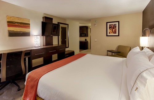 Catonsville Hotel | Holiday Inn Express & Suites Baltimore West - Catonsville by IHG