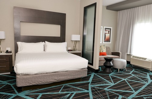 Toddville Road Hotel | Holiday Inn Express & Suites Charlotte Airport by IHG