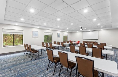 Cross Lanes Hotel | Holiday Inn Express & Suites Cross Lanes by IHG