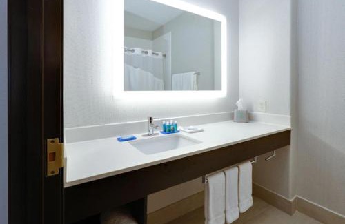 Duncanville Hotel | Holiday Inn Express & Suites Dallas - Duncanville by IHG