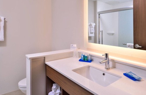 Farmville Hotel | Holiday Inn Express & Suites Farmville by IHG