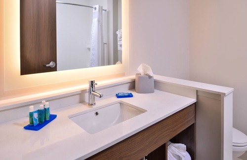 Farmville Hotel | Holiday Inn Express & Suites Farmville by IHG