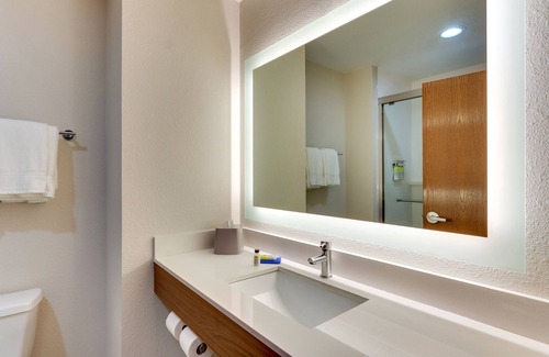 Lake Worth Hotel | Holiday Inn Express & Suites Lake Worth by IHG