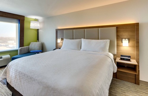 Lake Worth Hotel | Holiday Inn Express & Suites Lake Worth by IHG