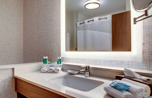 Galesburg Hotel | Holiday Inn Express & Suites Galesburg by IHG