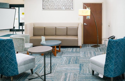South View Hotel | Holiday Inn Express & Suites Hope Mills-Fayetteville Arpt by IHG