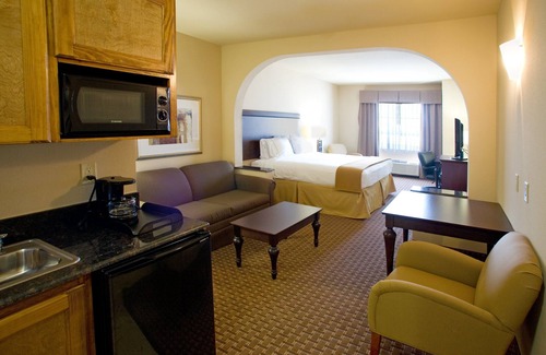 Kingsville Hotel | Holiday Inn Express & Suites Kingsville by IHG