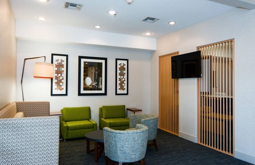 New Boston Hotel | Holiday Inn Express & Suites New Boston by IHG