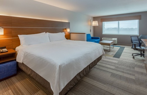 Rice Lake Hotel | Holiday Inn Express & Suites Rice Lake by IHG