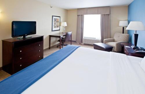 Shelbyville Hotel | Holiday Inn Express & Suites Shelbyville Indianapolis by IHG