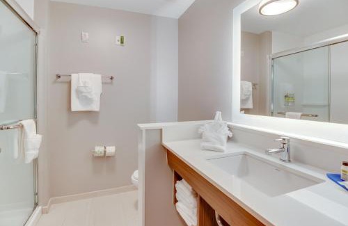 Union City Hotel | Holiday Inn Express & Suites - Union City by IHG