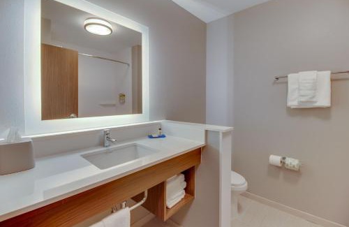 Union City Hotel | Holiday Inn Express & Suites - Union City by IHG