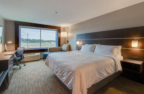 Union City Hotel | Holiday Inn Express & Suites - Union City by IHG