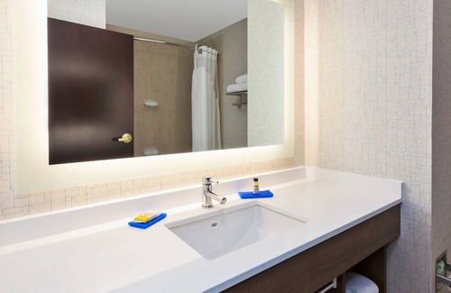 Warminster Hotel | Holiday Inn Express & Suites Warminster - Horsham by IHG