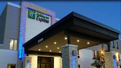 White Hall Hotel | Holiday Inn Express & Suites White Hall by IHG