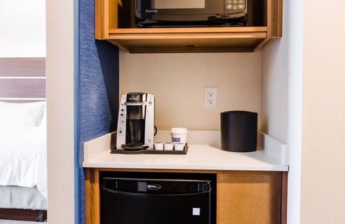 West Edmonton Hotel | Holiday Inn Express & Suites West Edmonton - Mall Area by IHG