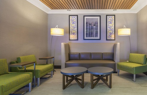 North Bay Hotel | Holiday Inn Express & Suites North Bay by IHG