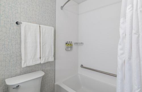 Saskatoon Hotel | Holiday Inn Express & Suites - Saskatoon East - University by IHG