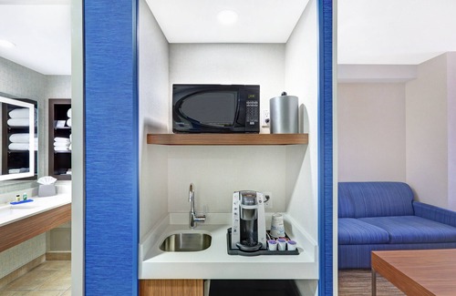 Woodstock Hotel | Holiday Inn Express & Suites Woodstock South by IHG