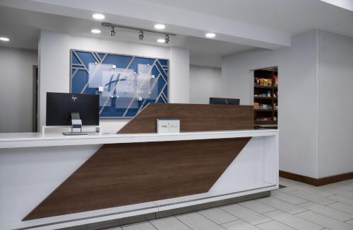 Jefferson Manor Hotel | Holiday Inn Express & Suites Alexandria - Fort Belvoir by IHG