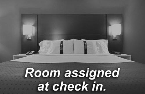 Jefferson Manor Hotel | Holiday Inn Express & Suites Alexandria - Fort Belvoir by IHG