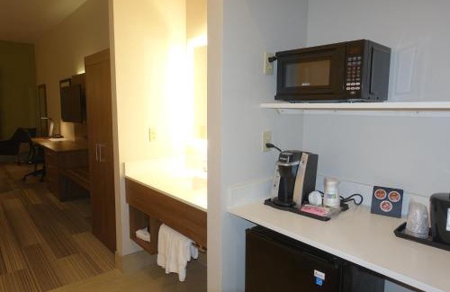 Brentwood Hotel | Holiday Inn Express & Suites Brentwood
