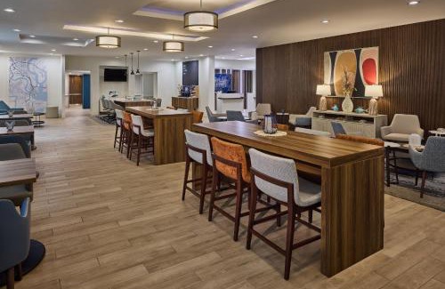 Westside Hotel | Holiday Inn Express & Suites Charleston DWTN -Westedge by IHG