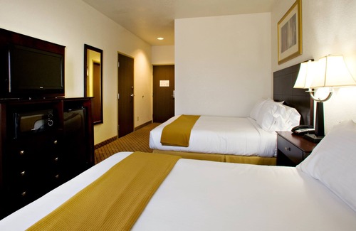Childress Hotel | Holiday Inn Express & Suites Childress by IHG