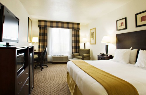 Childress Hotel | Holiday Inn Express & Suites Childress by IHG