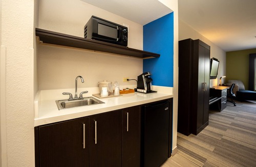Deer Park Hotel | Holiday Inn Express & Suites Deer Park by IHG
