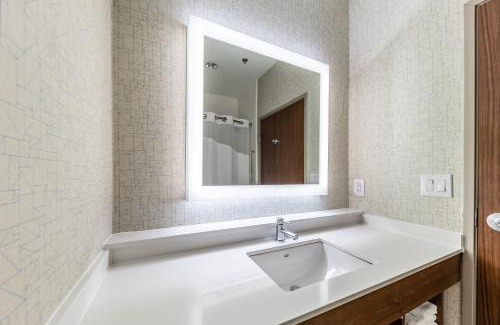 Fossil Creek Hotel | Holiday Inn Express & Suites Fort Worth - Fossil Creek by IHG
