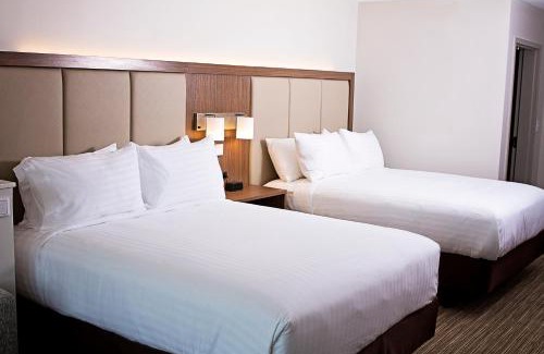 Greenwood Hotel | Holiday Inn Express & Suites Greenwood Mall by IHG