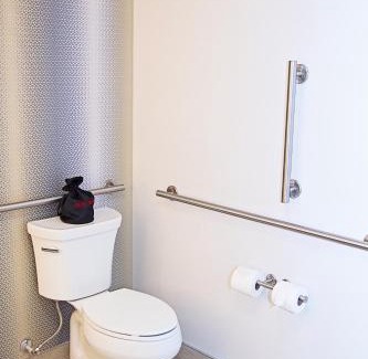 Greenwood Hotel | Holiday Inn Express & Suites Greenwood Mall by IHG