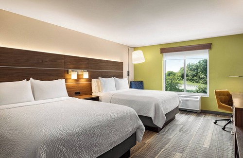 Halfway Hotel | Holiday Inn Express & Suites Hagerstown by IHG