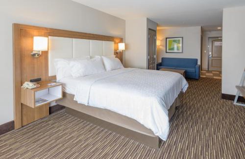 Jamestown Hotel | Holiday Inn Express & Suites Jamestown by IHG