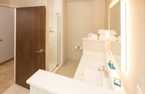 La Porte Hotel | Holiday Inn Express & Suites La Porte by IHG