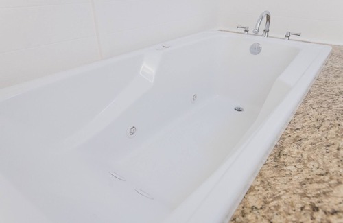 Lexington Hotel | Holiday Inn Express & Suites Lexington NW-The Vineyard by IHG