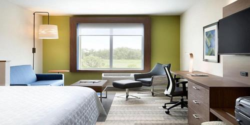 Lumberton Hotel | Holiday Inn Express & Suites - Lumberton by IHG