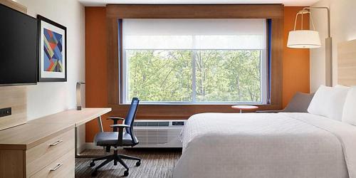 Lumberton Hotel | Holiday Inn Express & Suites - Lumberton by IHG