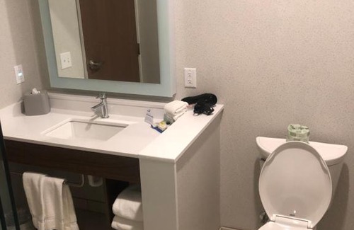 Middleton Hotel | Holiday Inn Express & Suites - Madison West - Middleton by IHG